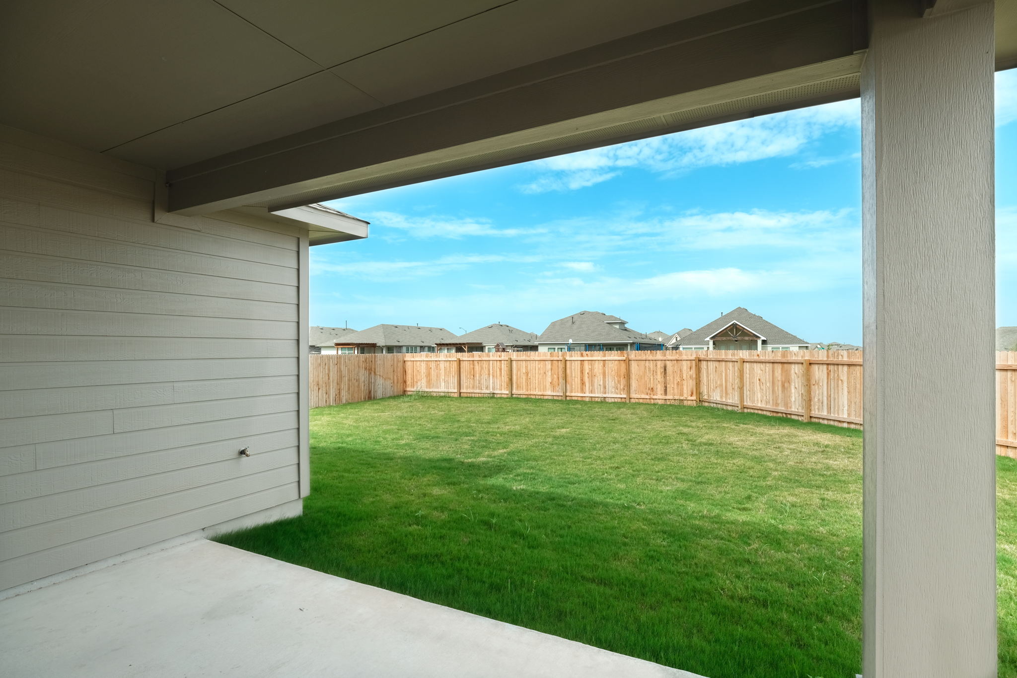 Covered Patio/Back Yard