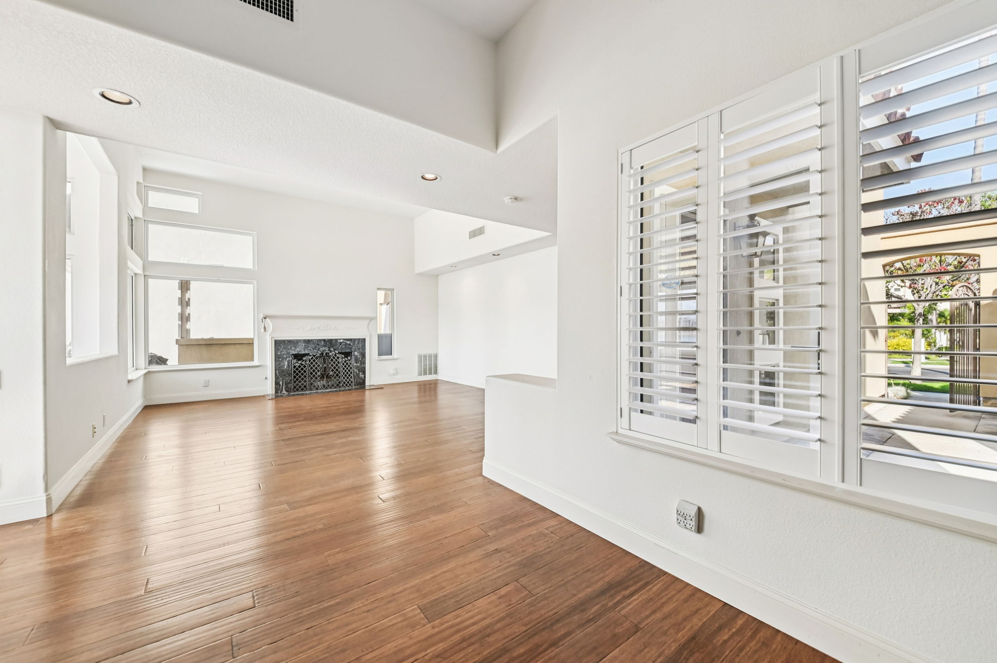 5812 Spinnaker Bay Dr-L0611-008