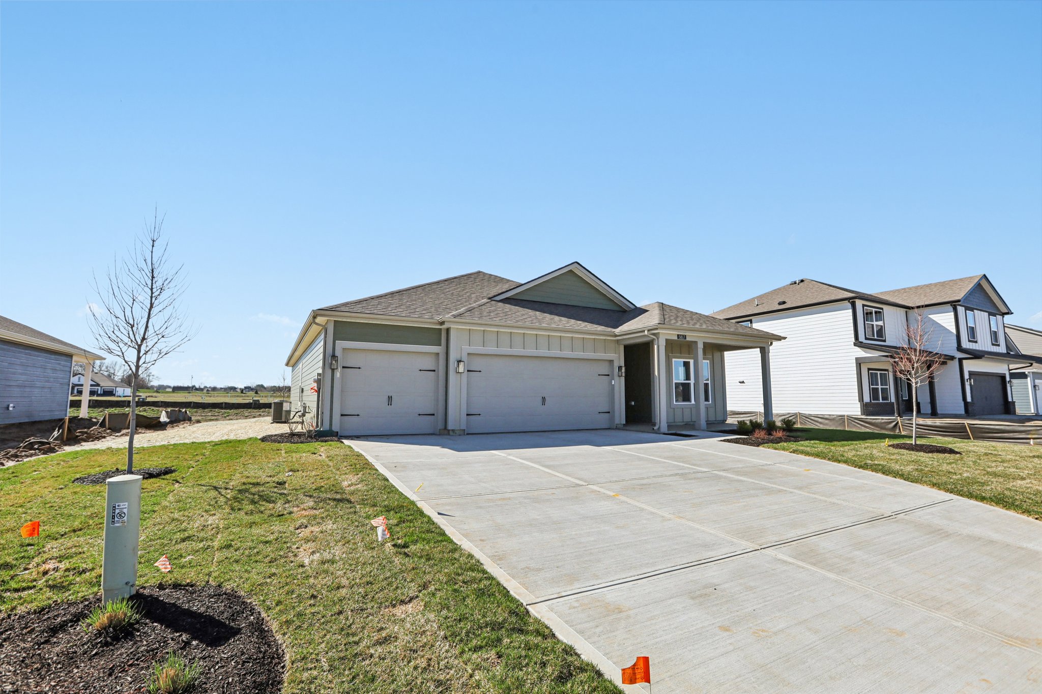 Crotal Ave-S1303-002.jpg