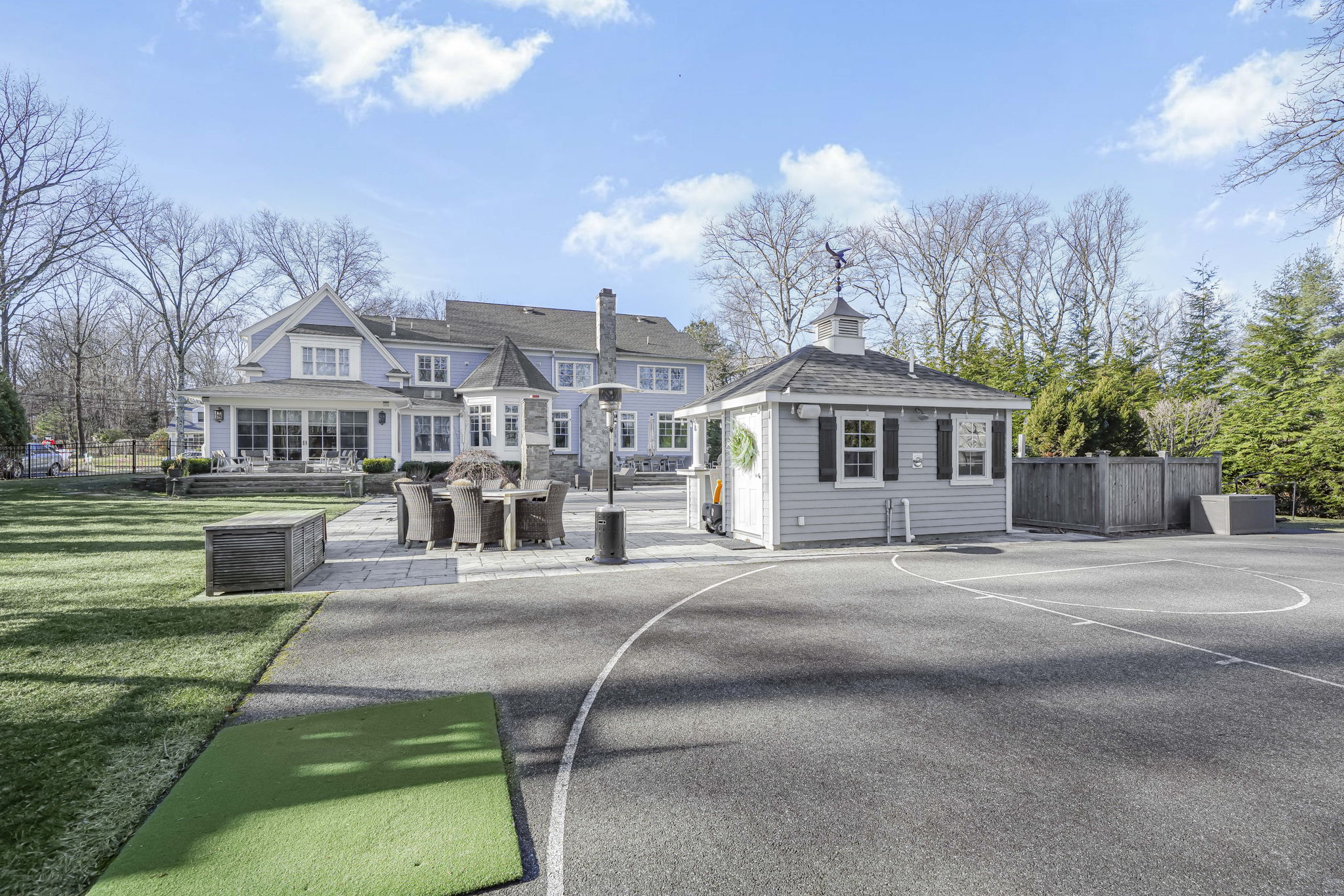 Pool House -Basketball Court