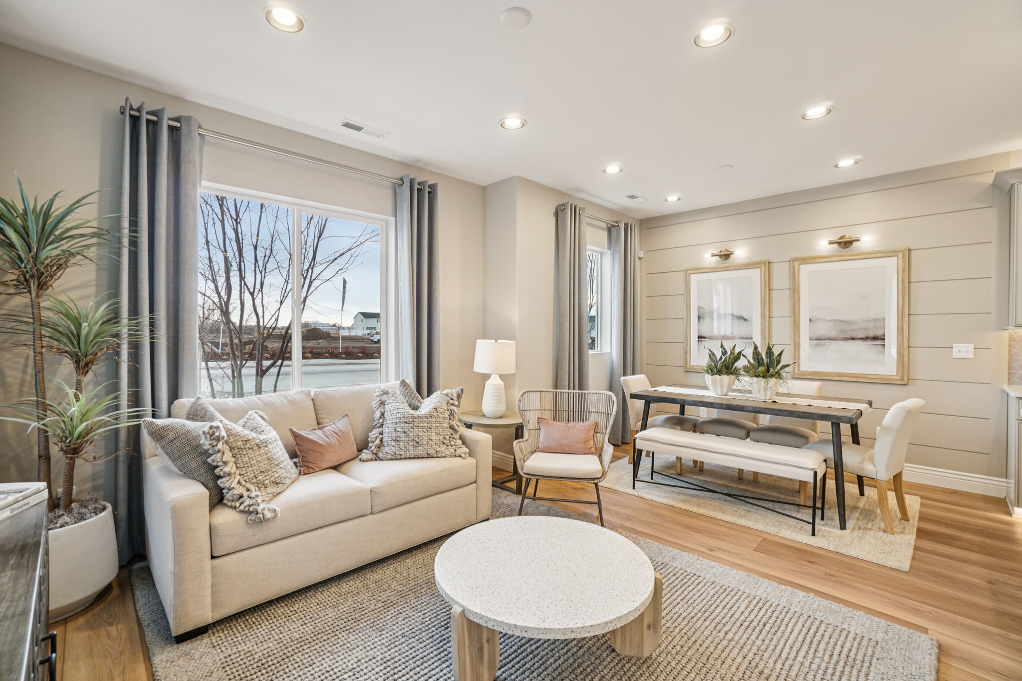 582 South 850 West-S0412-005