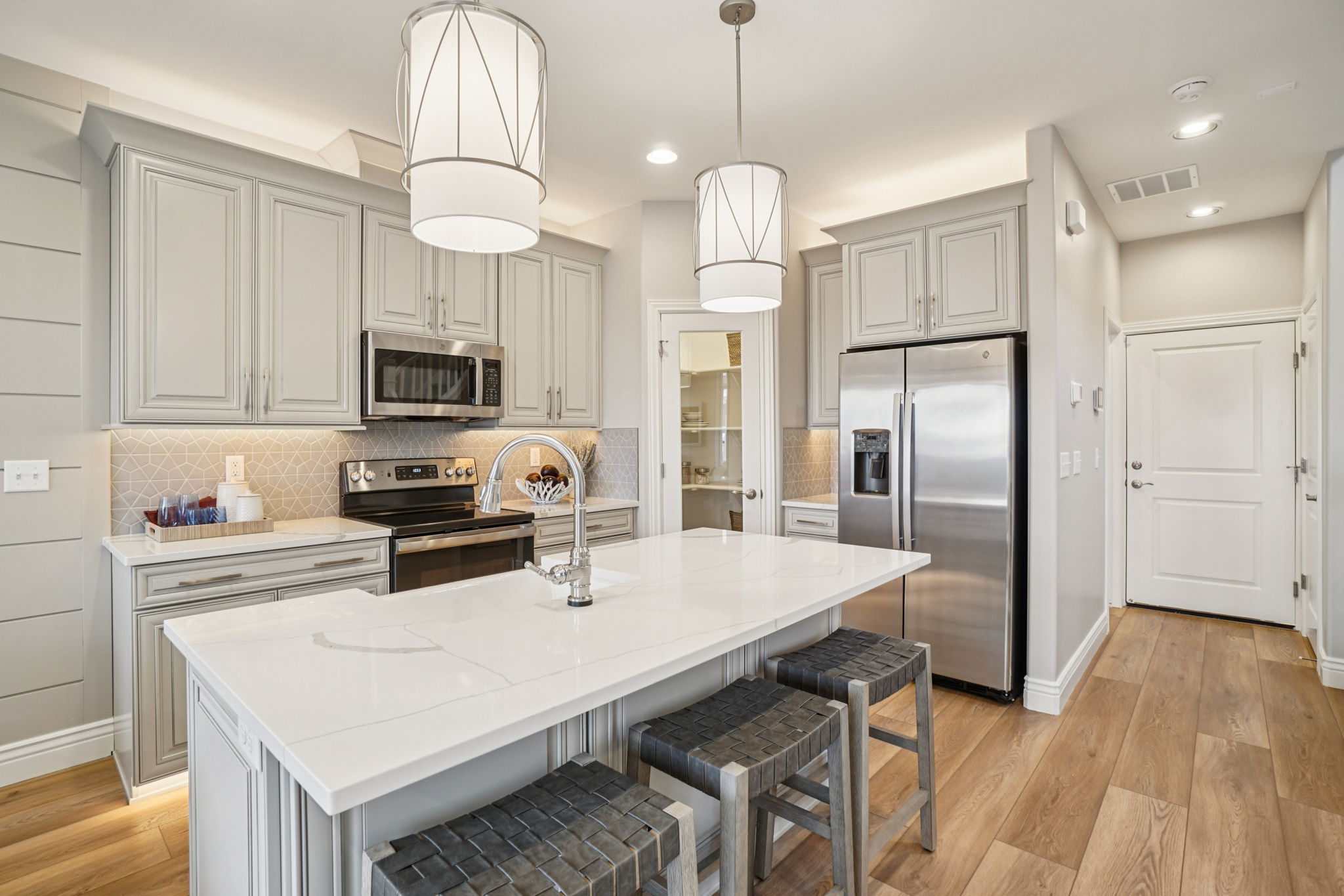 582 South 850 West-S0412-009