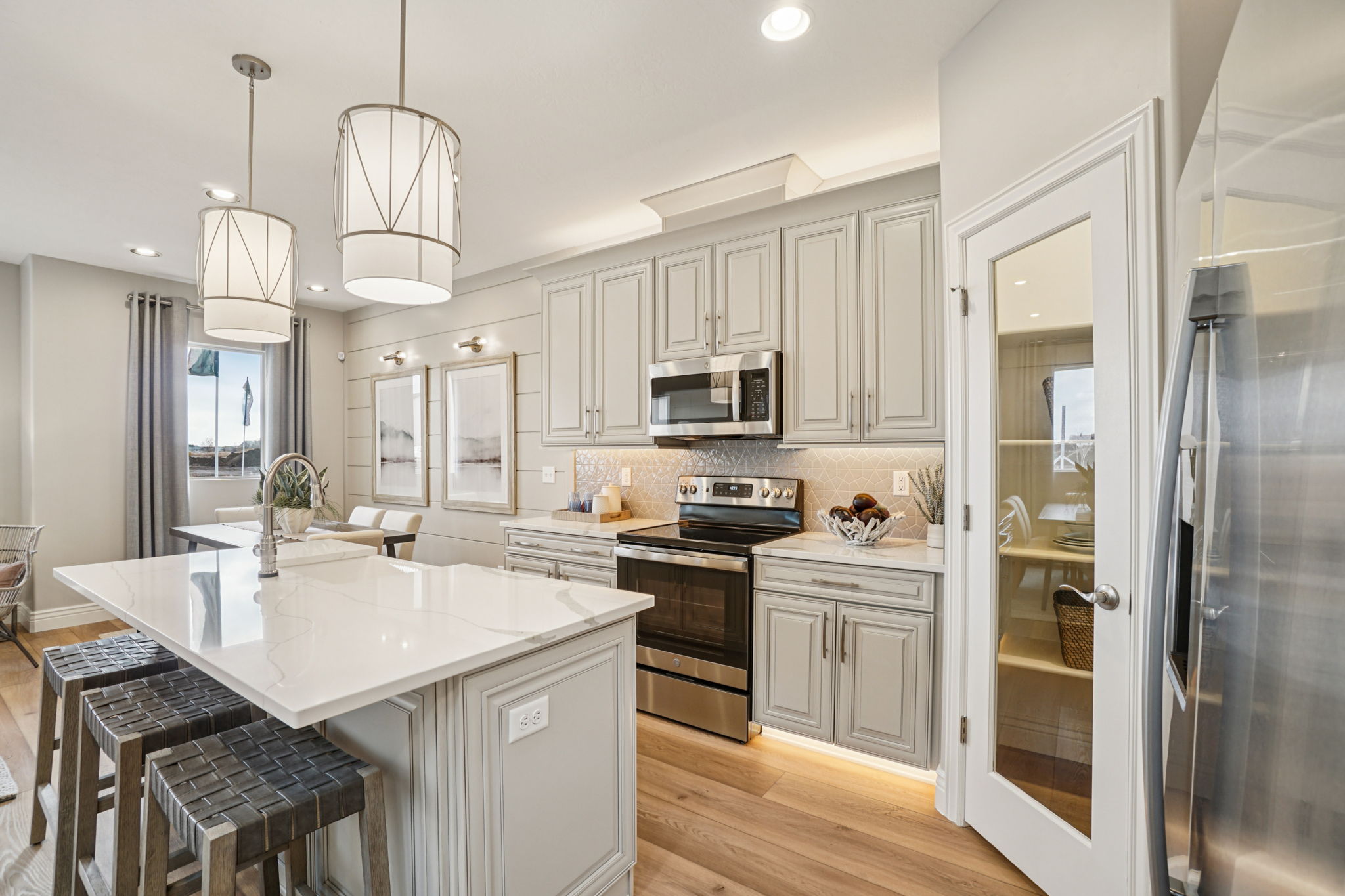 582 South 850 West-S0412-010