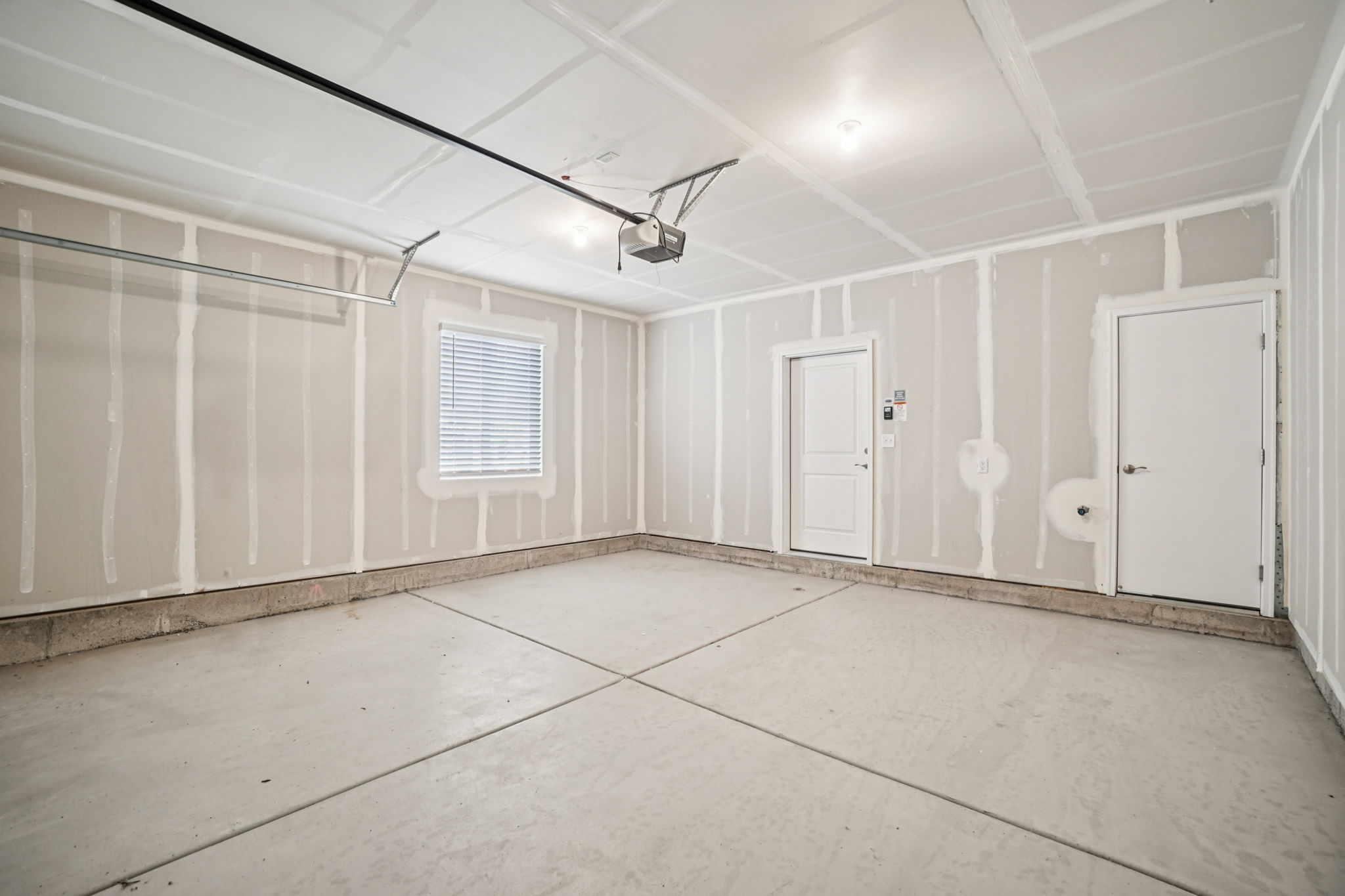 582 South 850 West-S0412-024