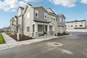 582 South 850 West-S0412-002