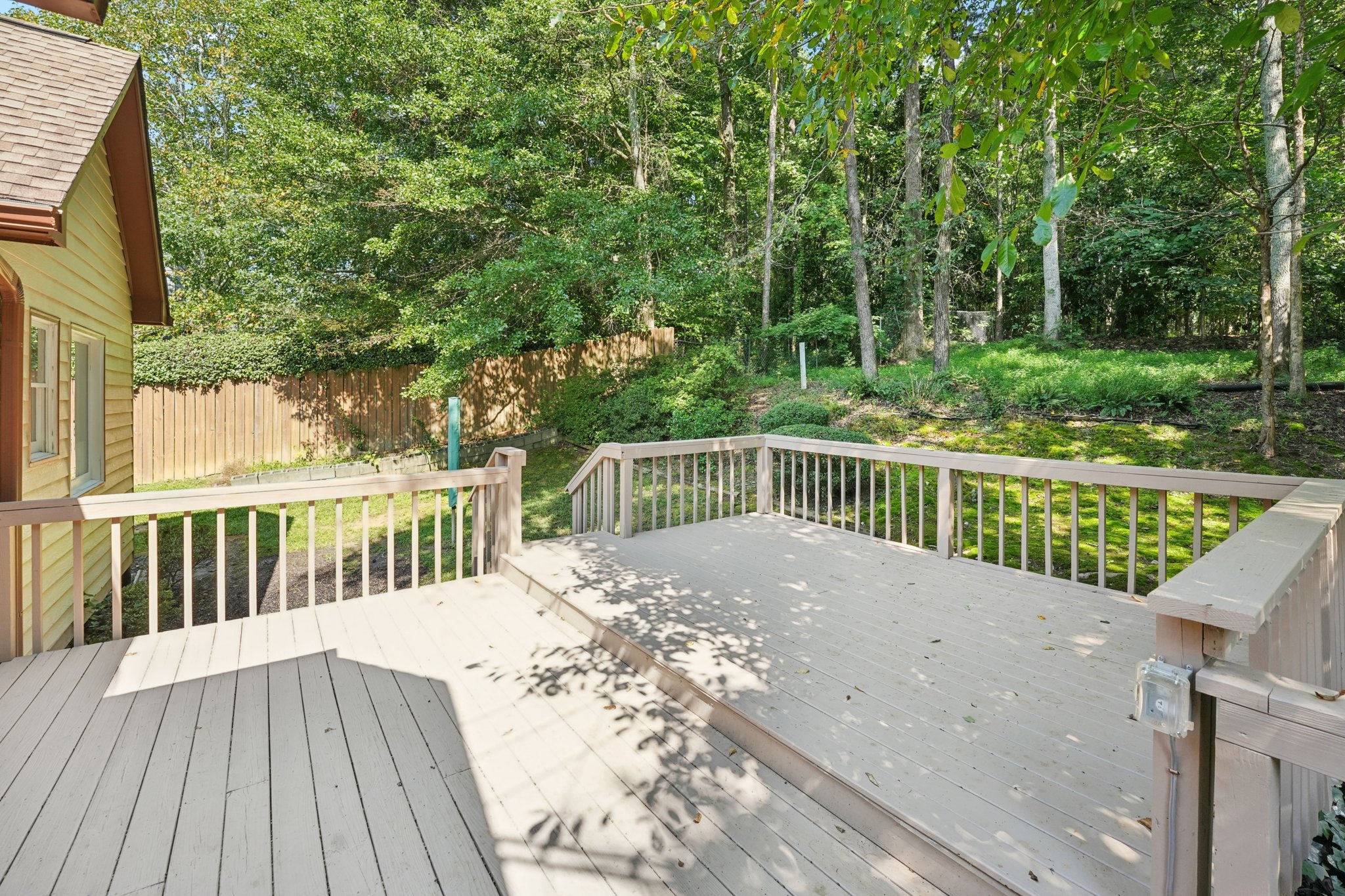 Elm Tree Dr NE-S2108-010.jpg