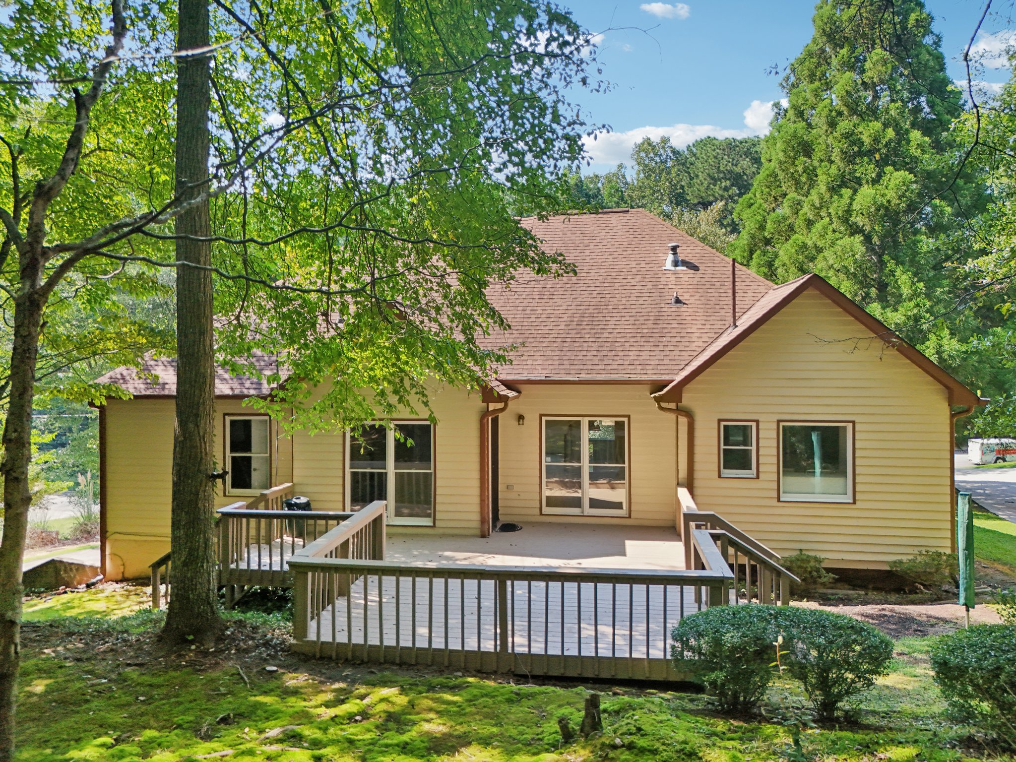 Elm Tree Dr NE-S2108-027.jpg