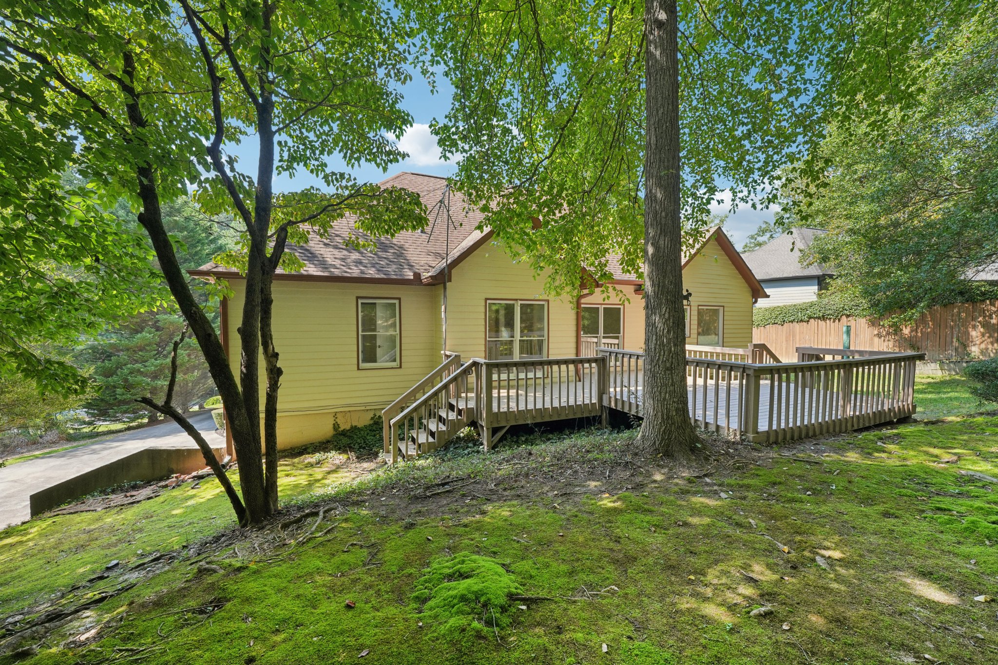 Elm Tree Dr NE-S2108-030.jpg