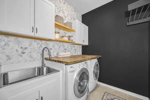 Laundry Room 1-e