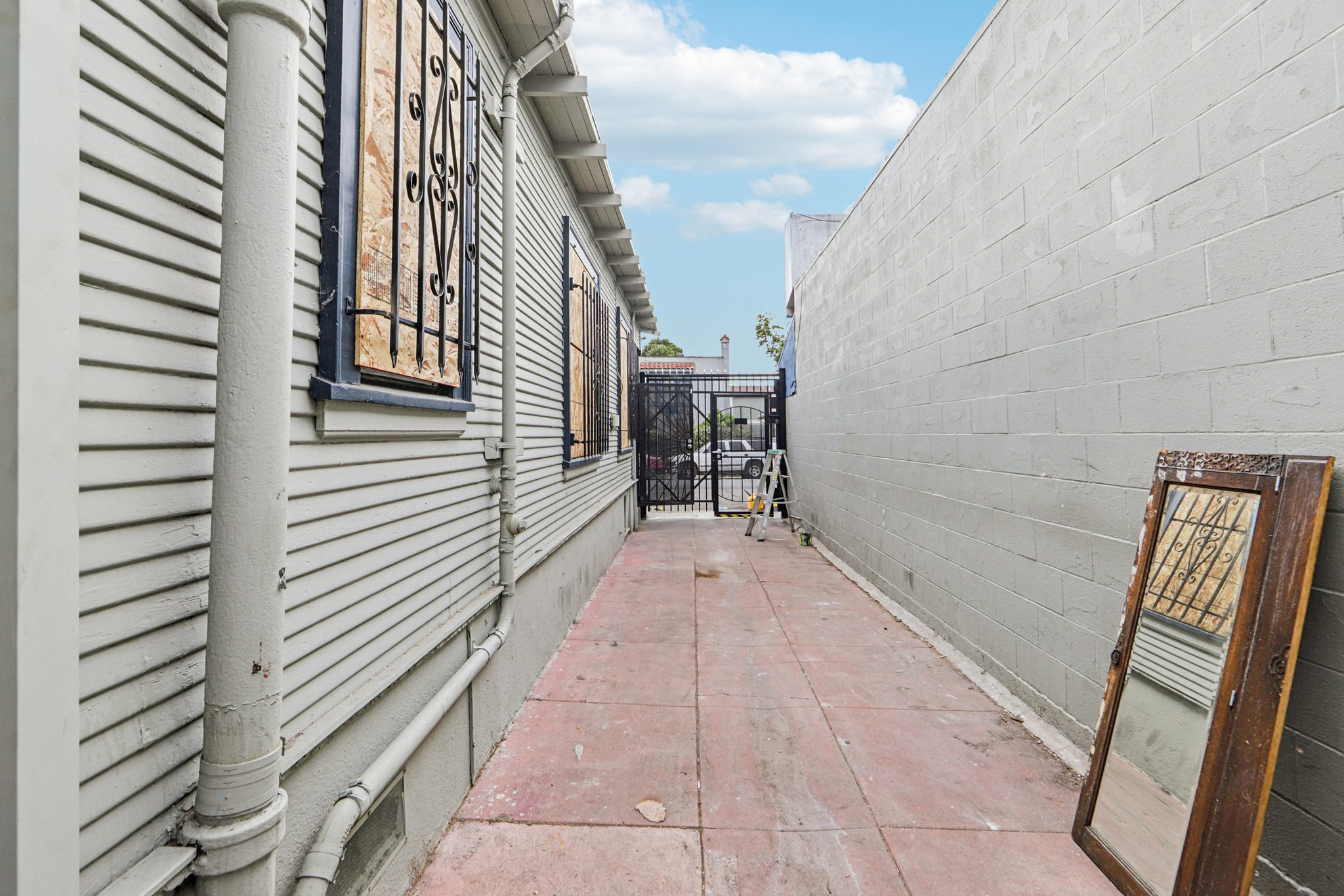 Avenal Ave-L0906-030.jpg