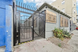 Avenal Ave-L0906-001.jpg