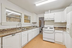 WA-Avenal Ave-L0906-014.jpg