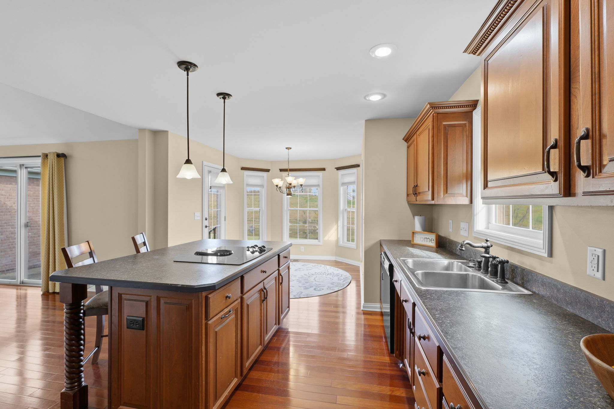 BREAKFAST NOOK WITH DOOR TO PATIO