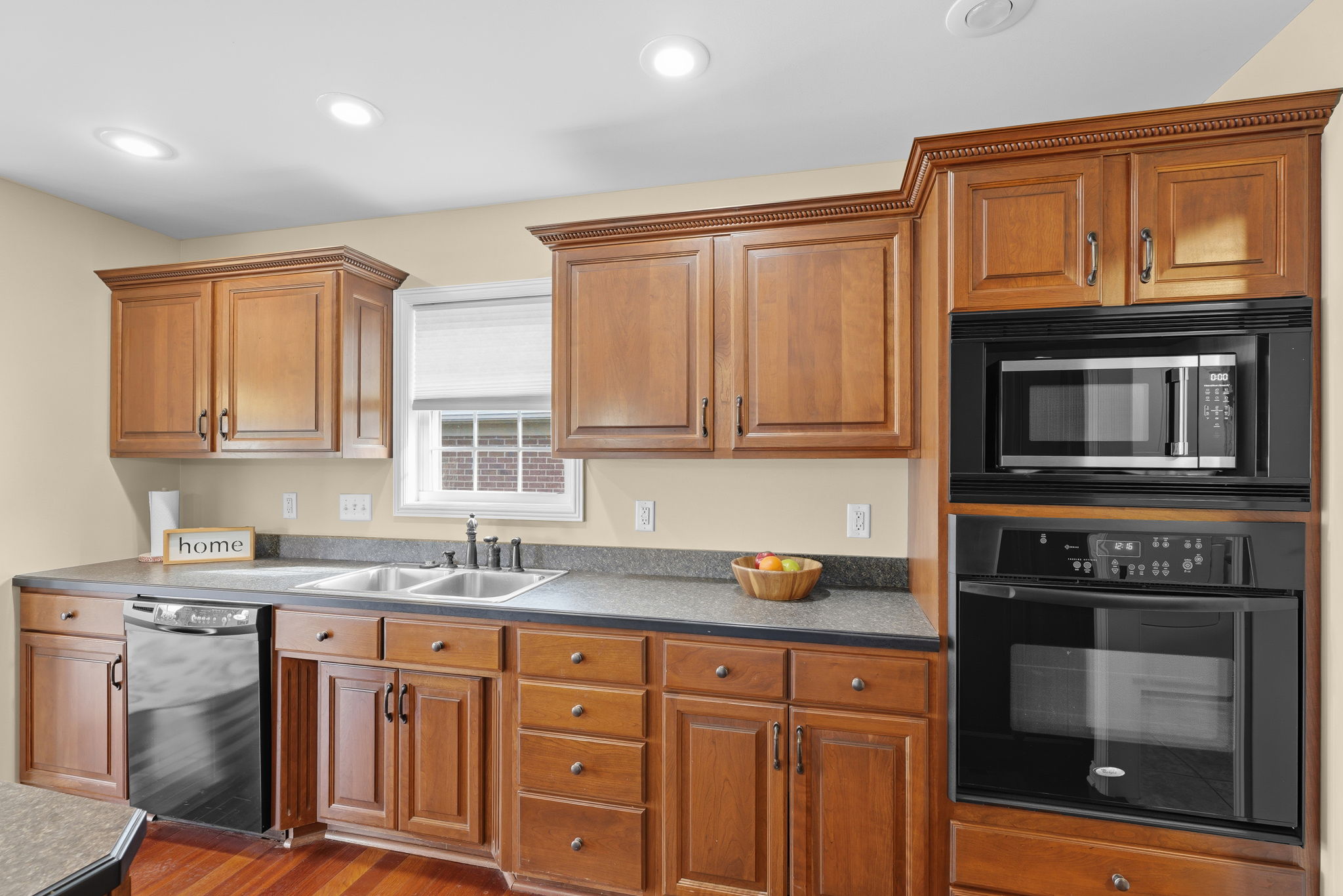 WALL OVEN AND RECESSED LIGHTING