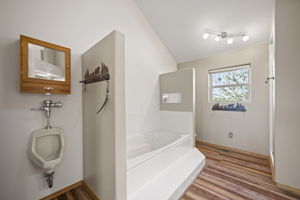 Primary En Suite with Soaking Tub