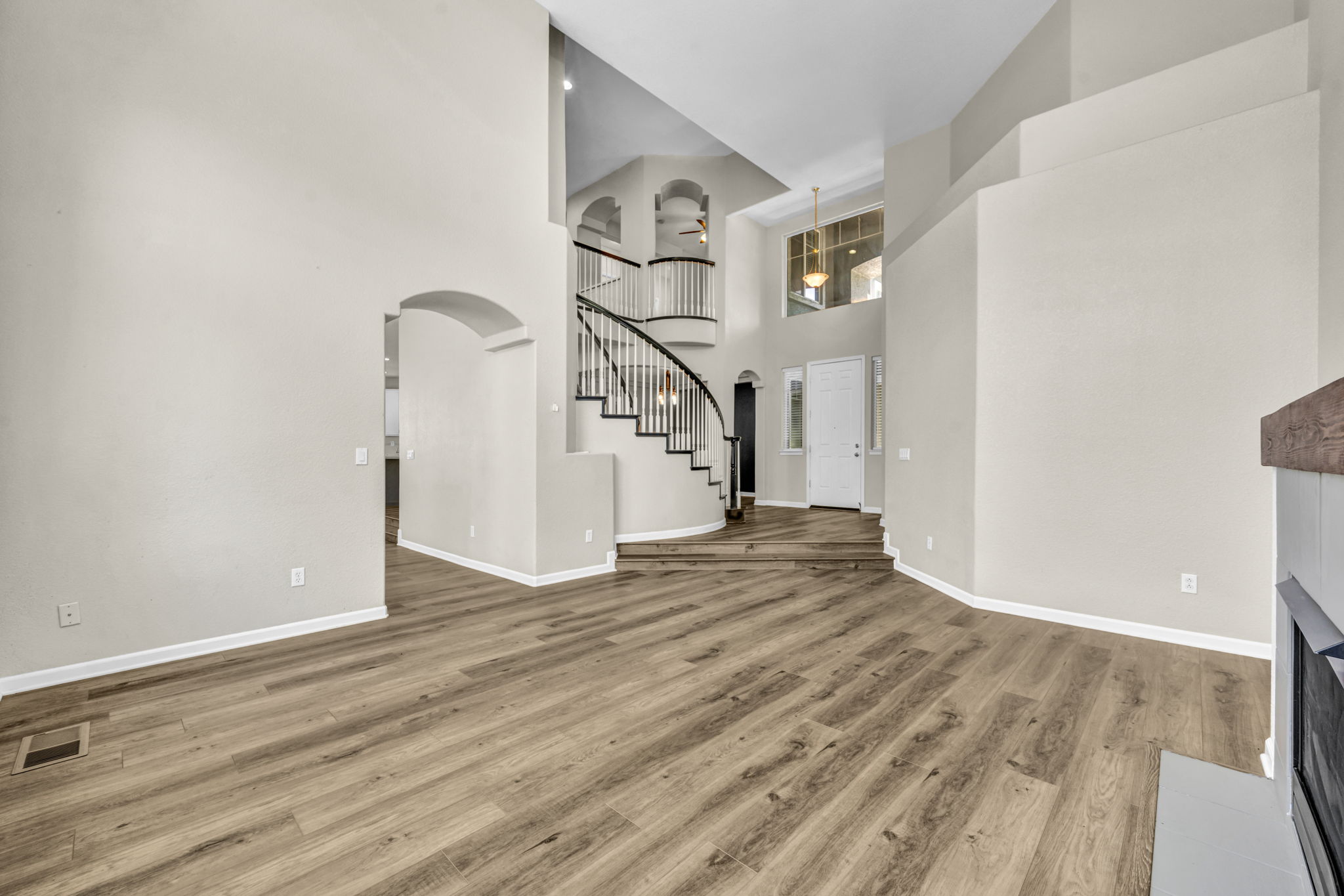 5835 Ingleston Dr_42