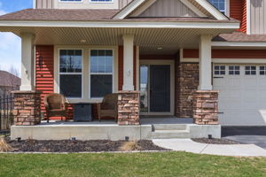 Front Porch/Entrance