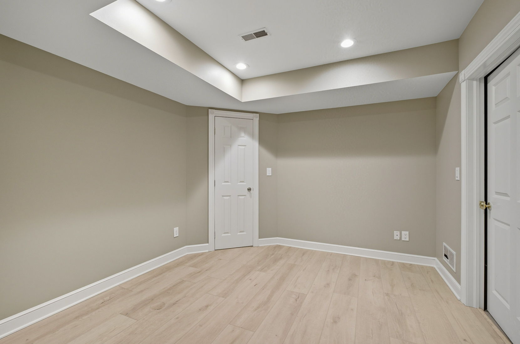 Jackie King - 5840 Heron Ct-102