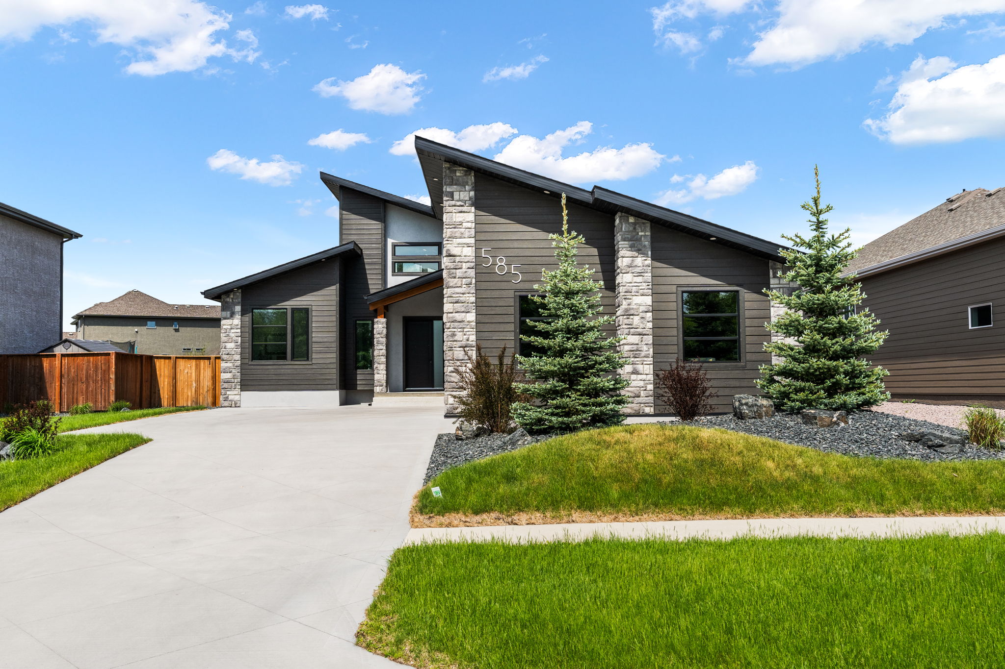 585 Saddleridge Ln - Exterior-2