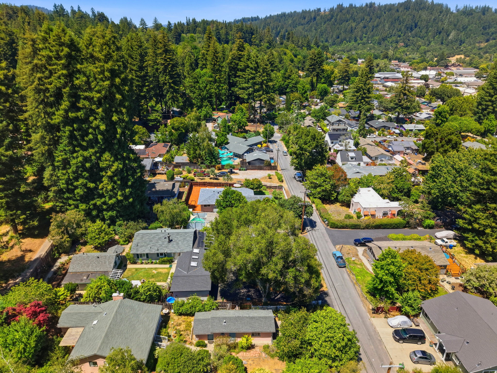 006_F8_AERIAL_5851 Plateau Dr