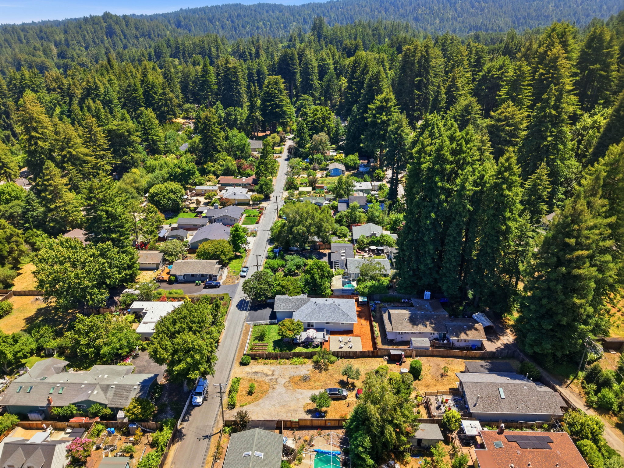 010_F8_AERIAL_5851 Plateau Dr