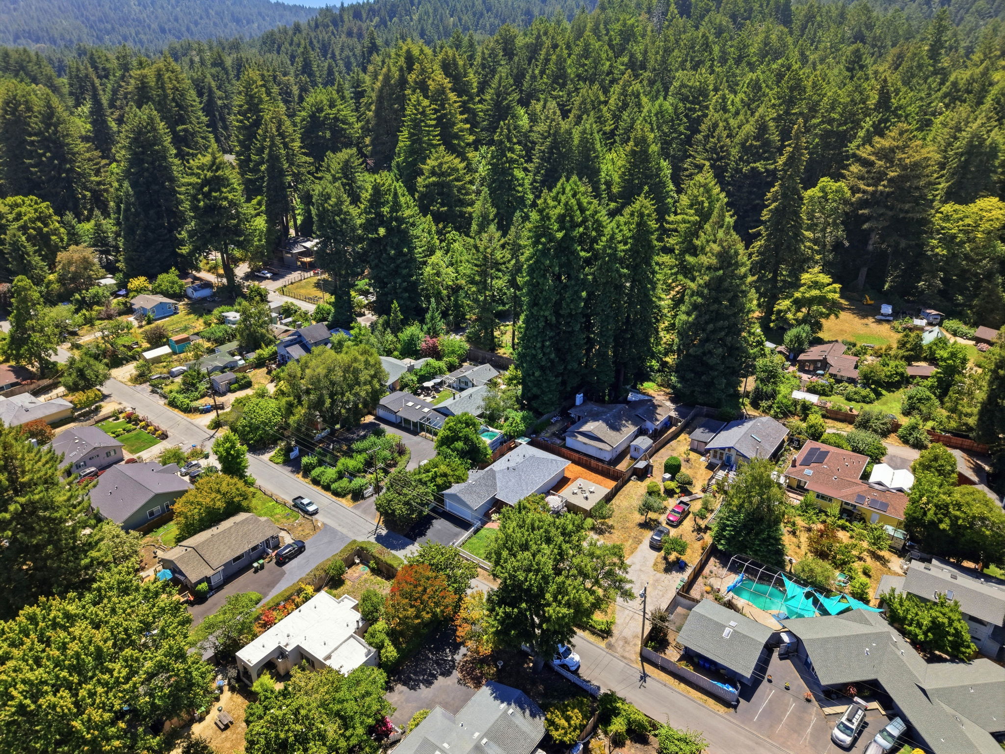 011_F8_AERIAL_5851 Plateau Dr