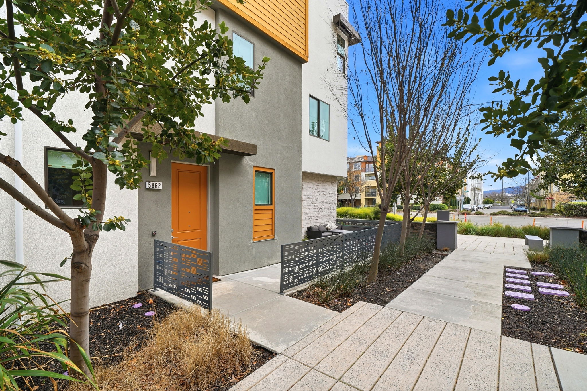 003_f8_5862 Cadence Ave