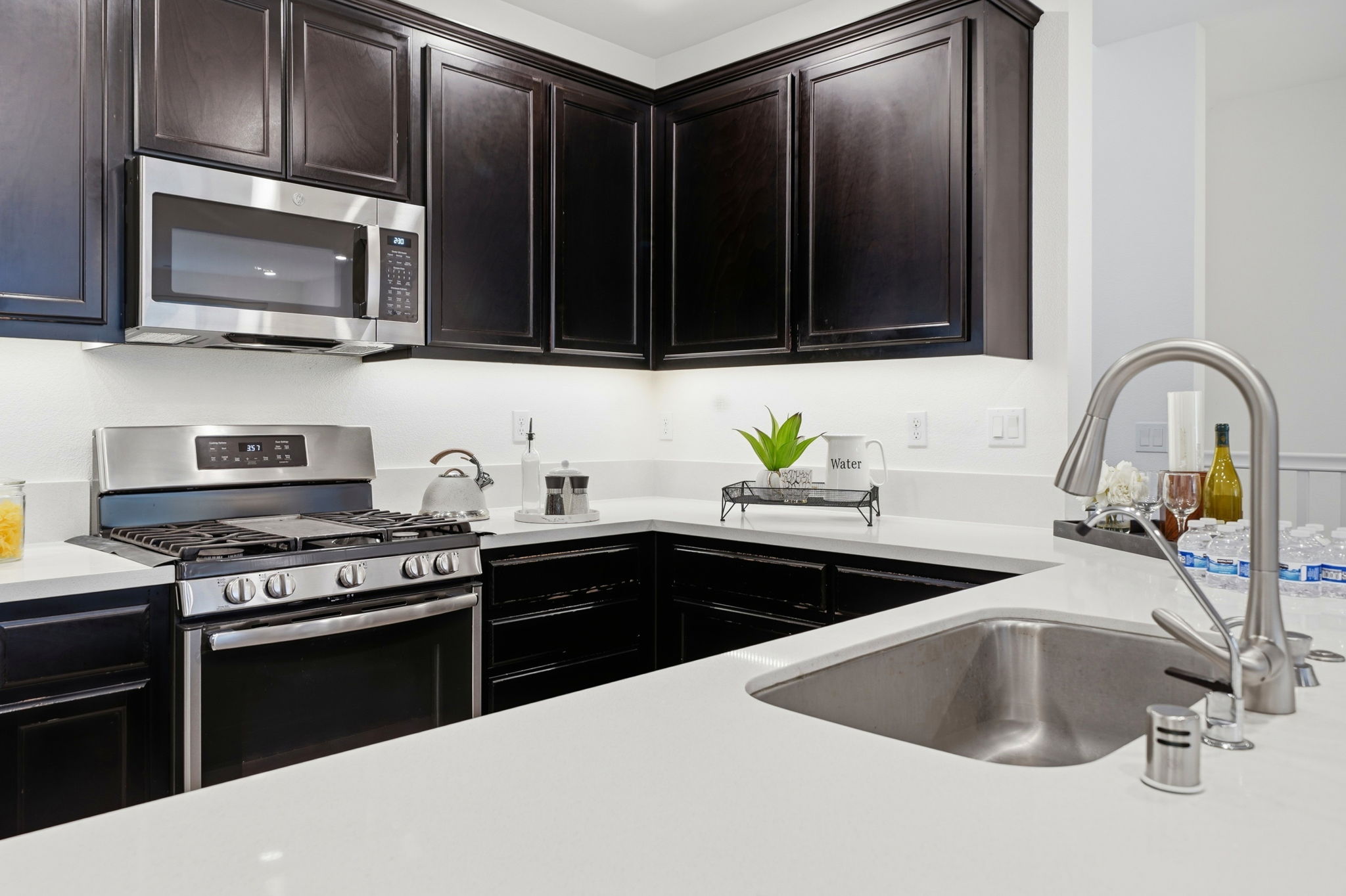 011_f8_5862 Cadence Ave