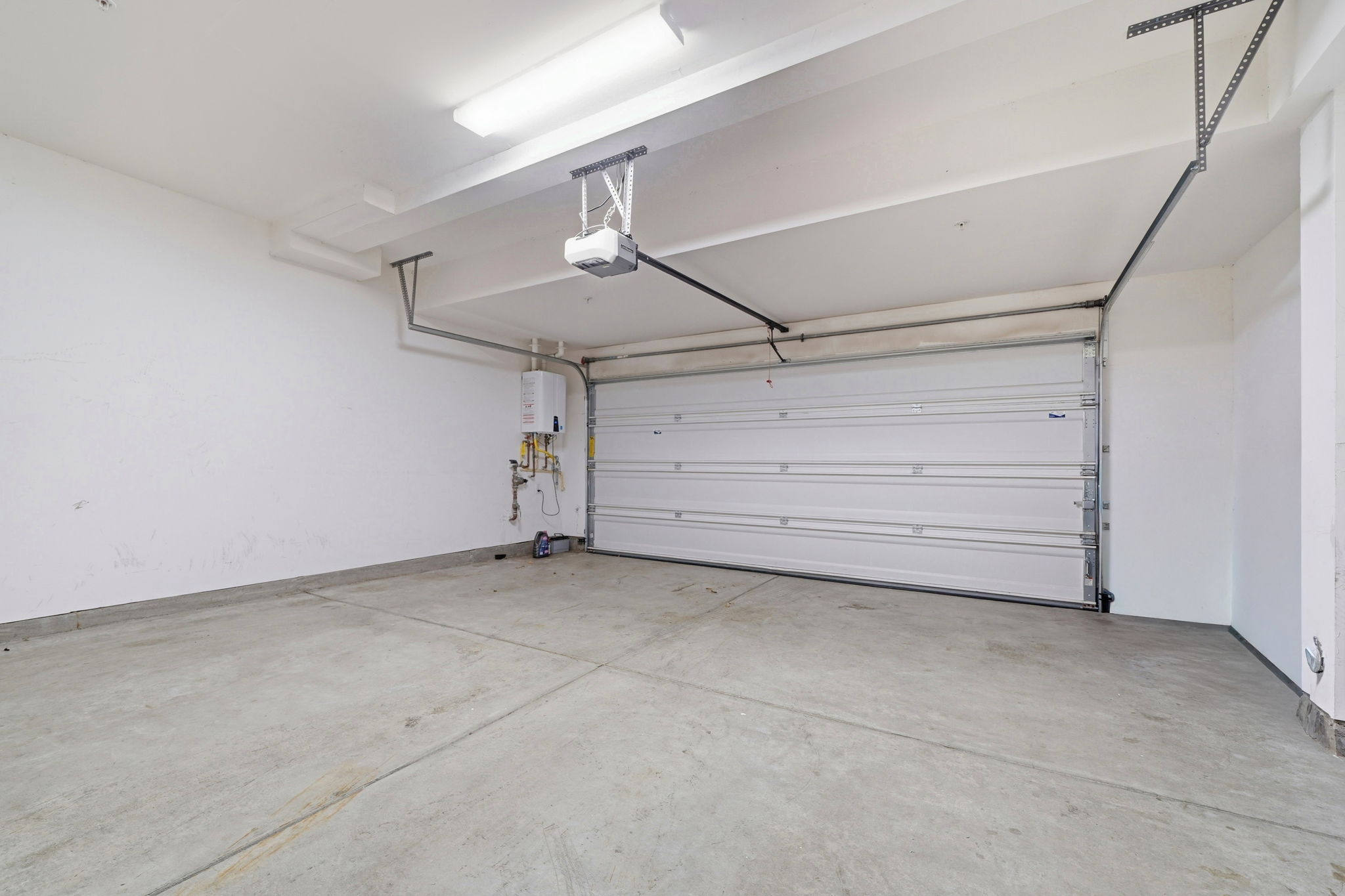 048_f8_5862 Cadence Ave