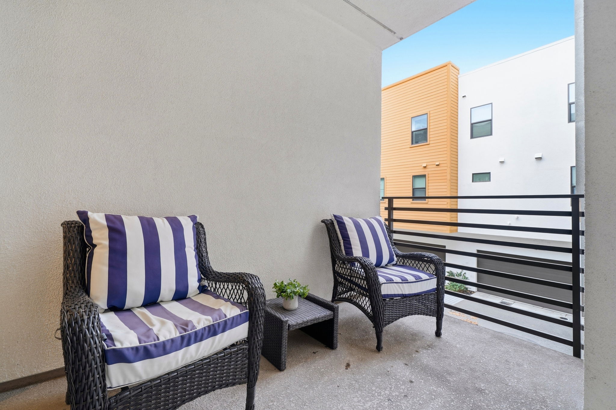 050_f8_5862 Cadence Ave