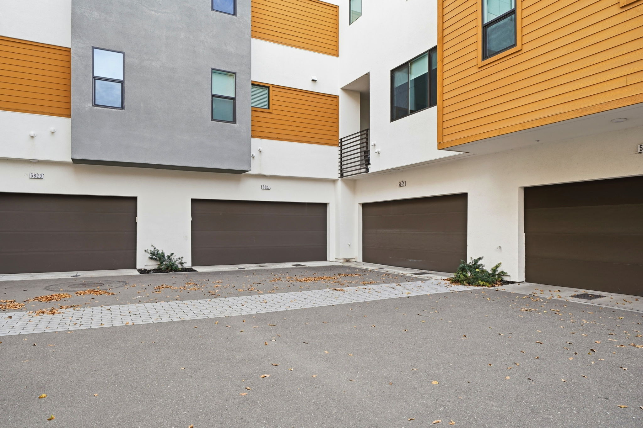 051_f8_5862 Cadence Ave