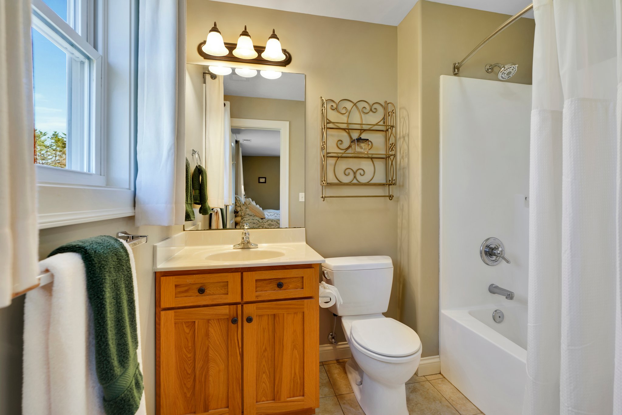 2nd BR attached bath