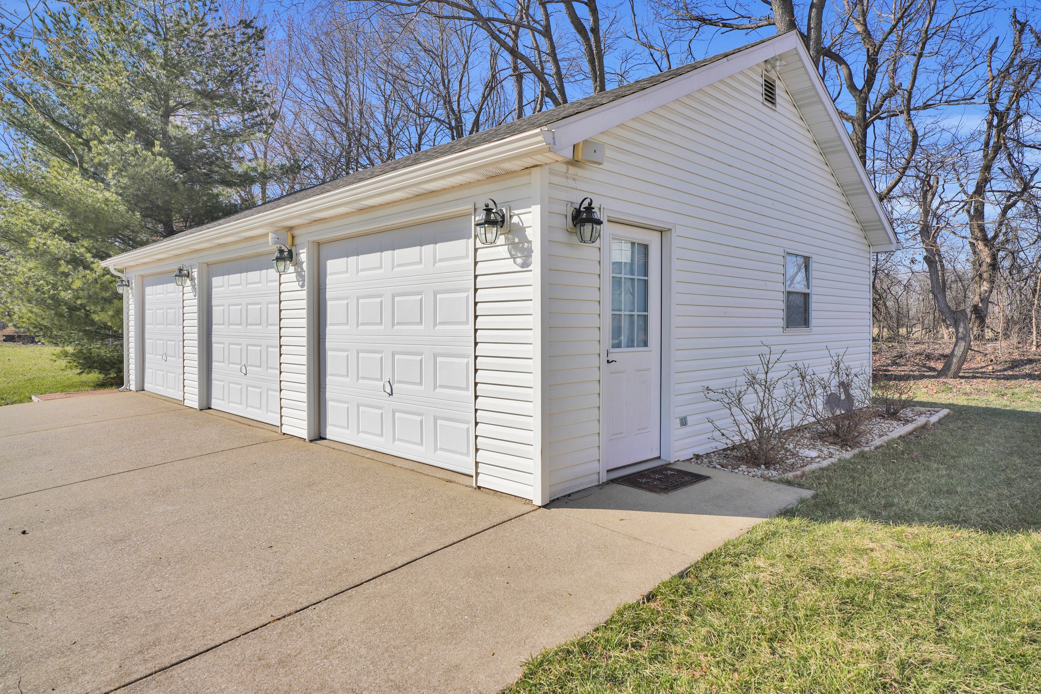 3-Car Detached Garage