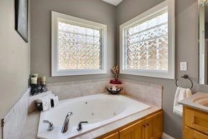 Jetted Garden Tub