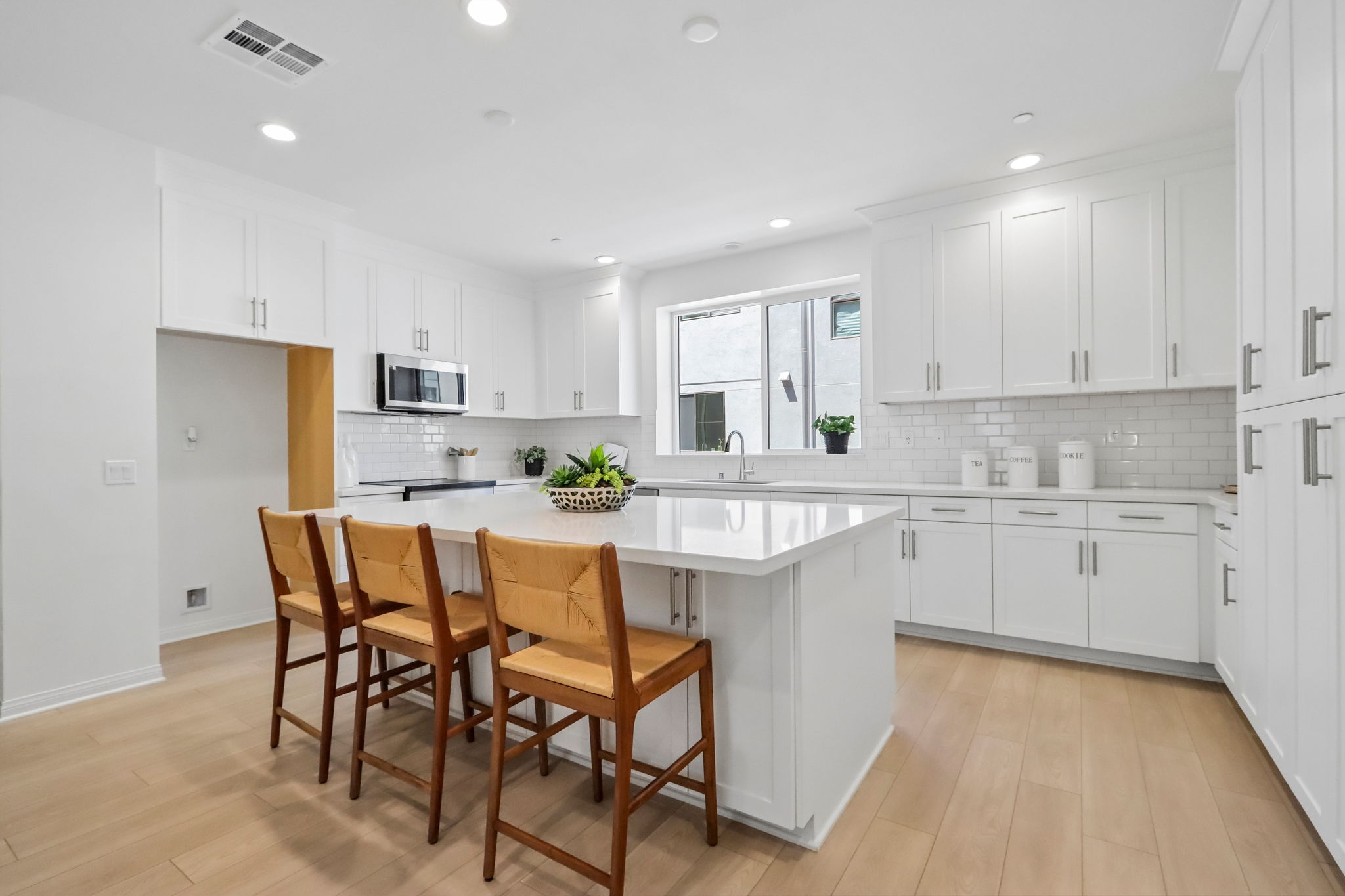 5868 Linden Ave 6-S2404-012