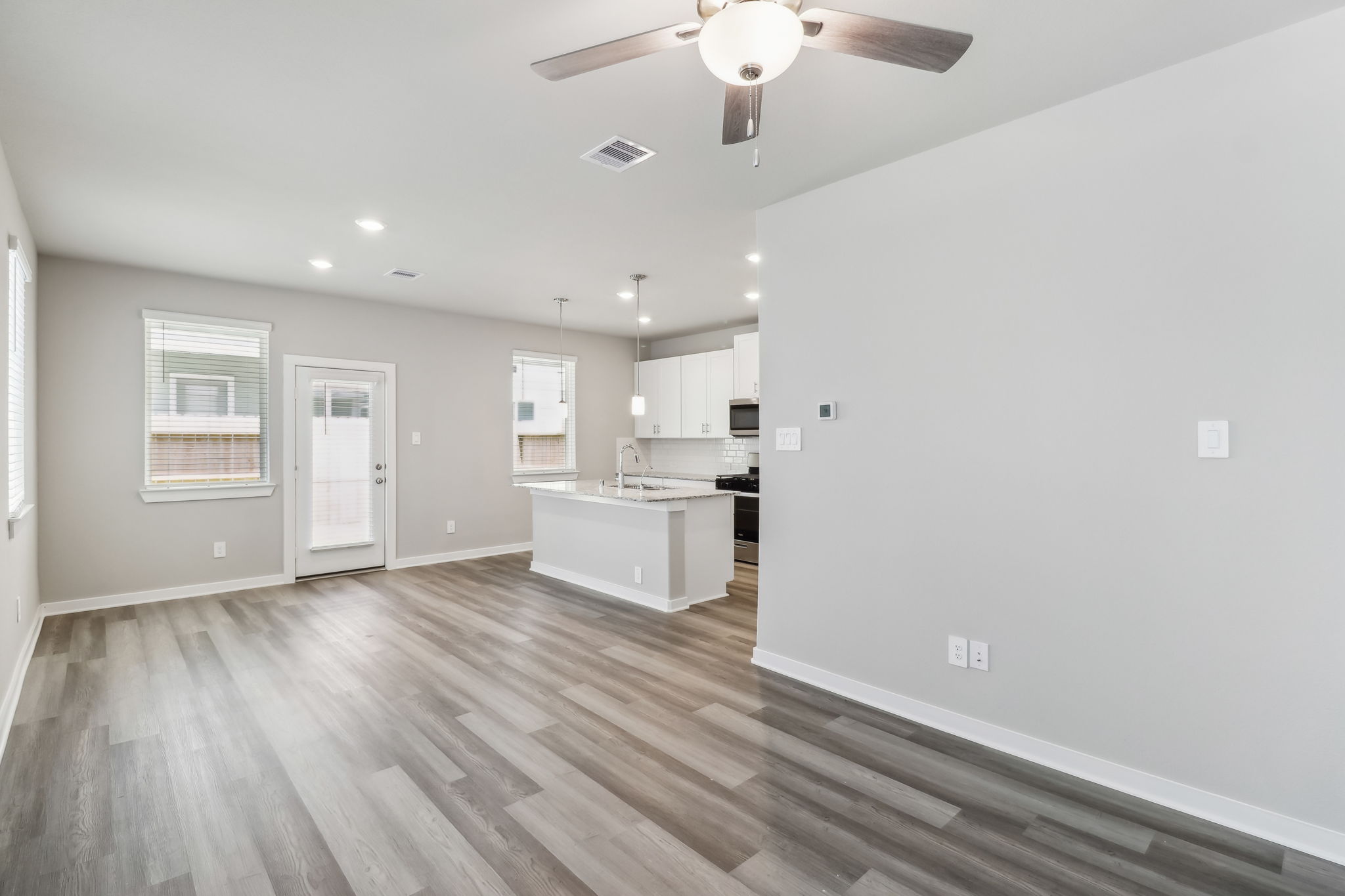Houston - Kemah Crossing - 587 Avisa Dr, Kemah, TX 77565 - 005