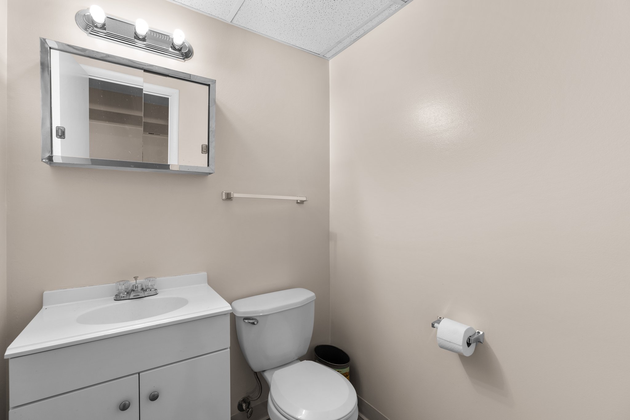 30. Lower bath.jpg