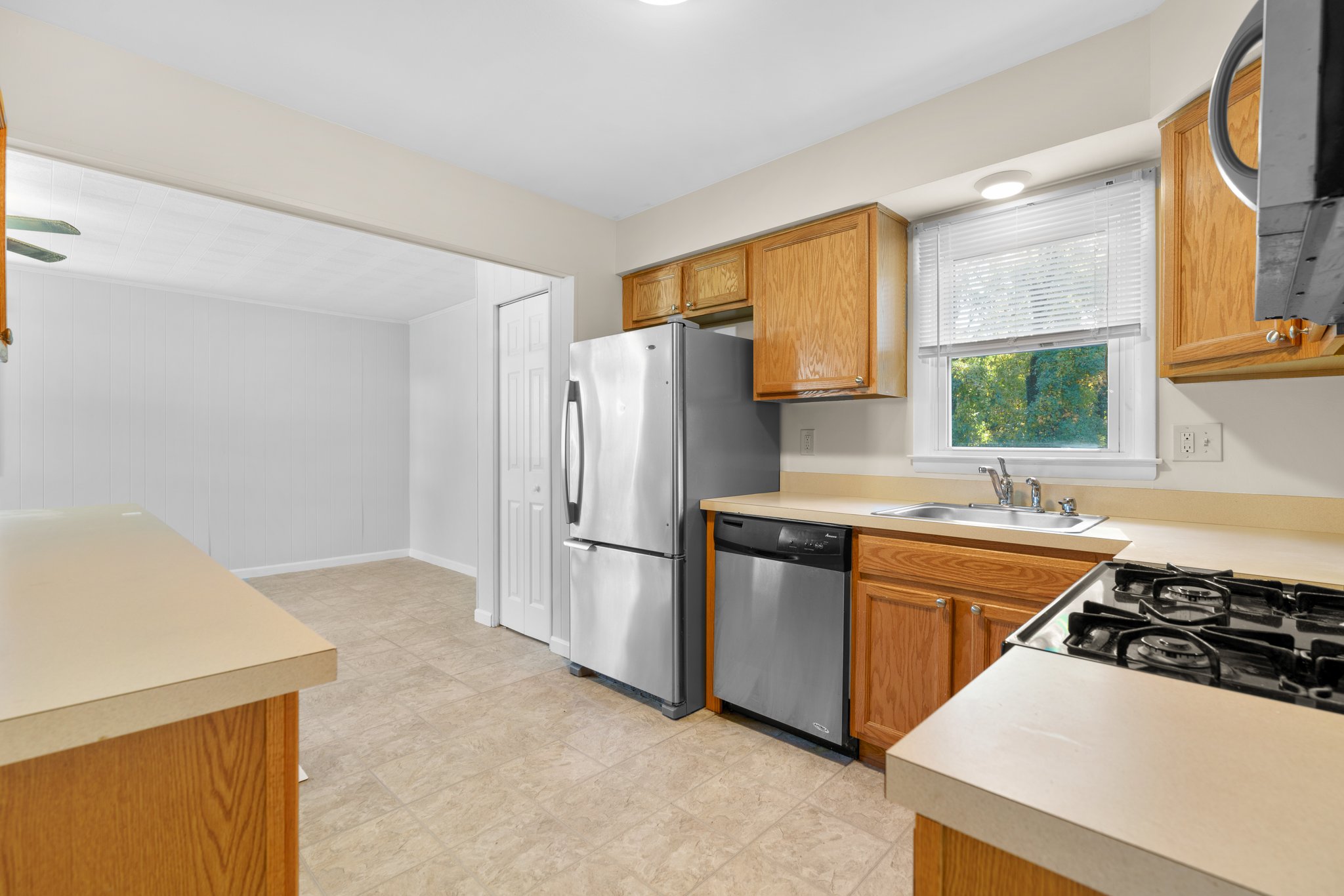11. Kitchen.jpg