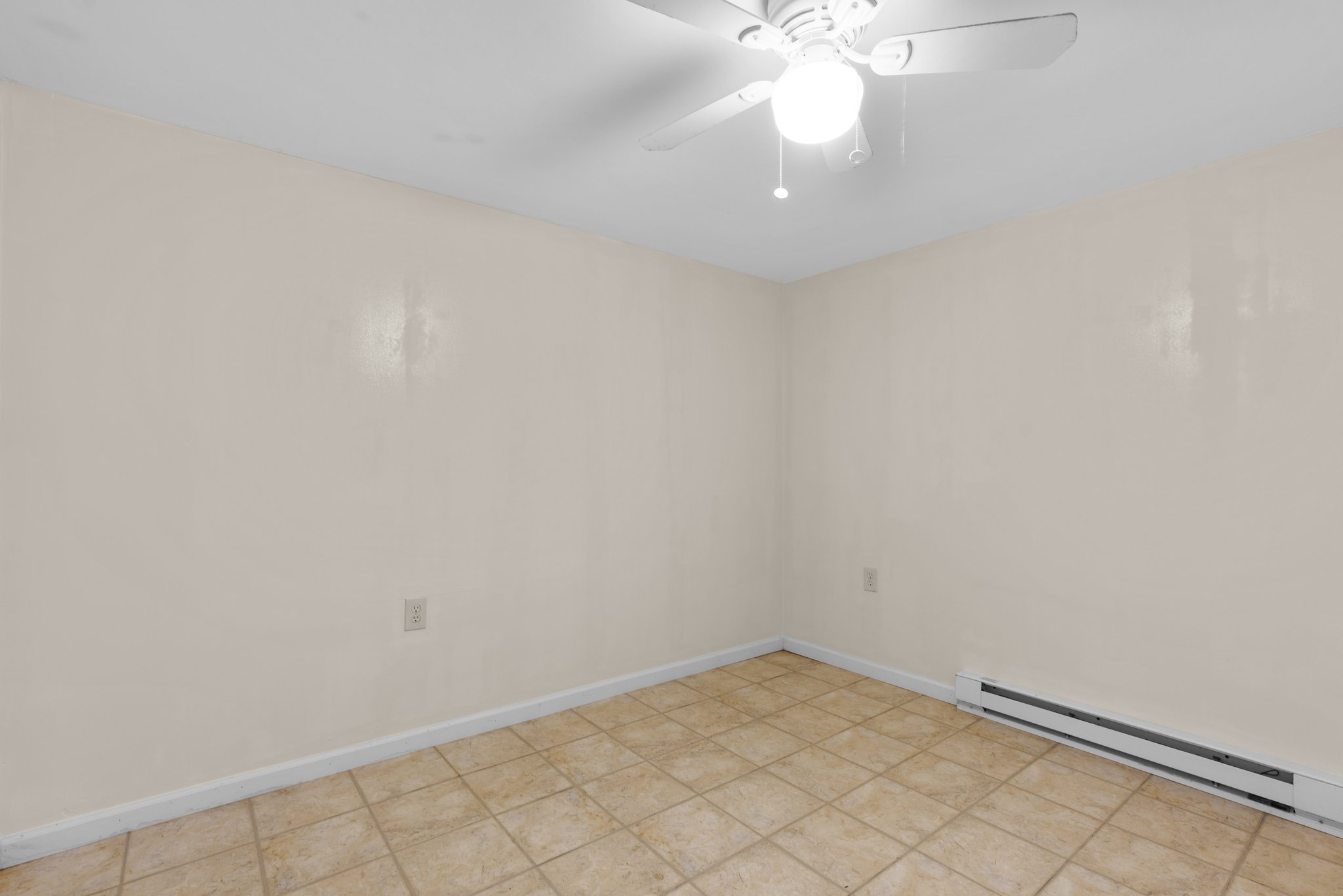 33. Lower bedroom.jpg