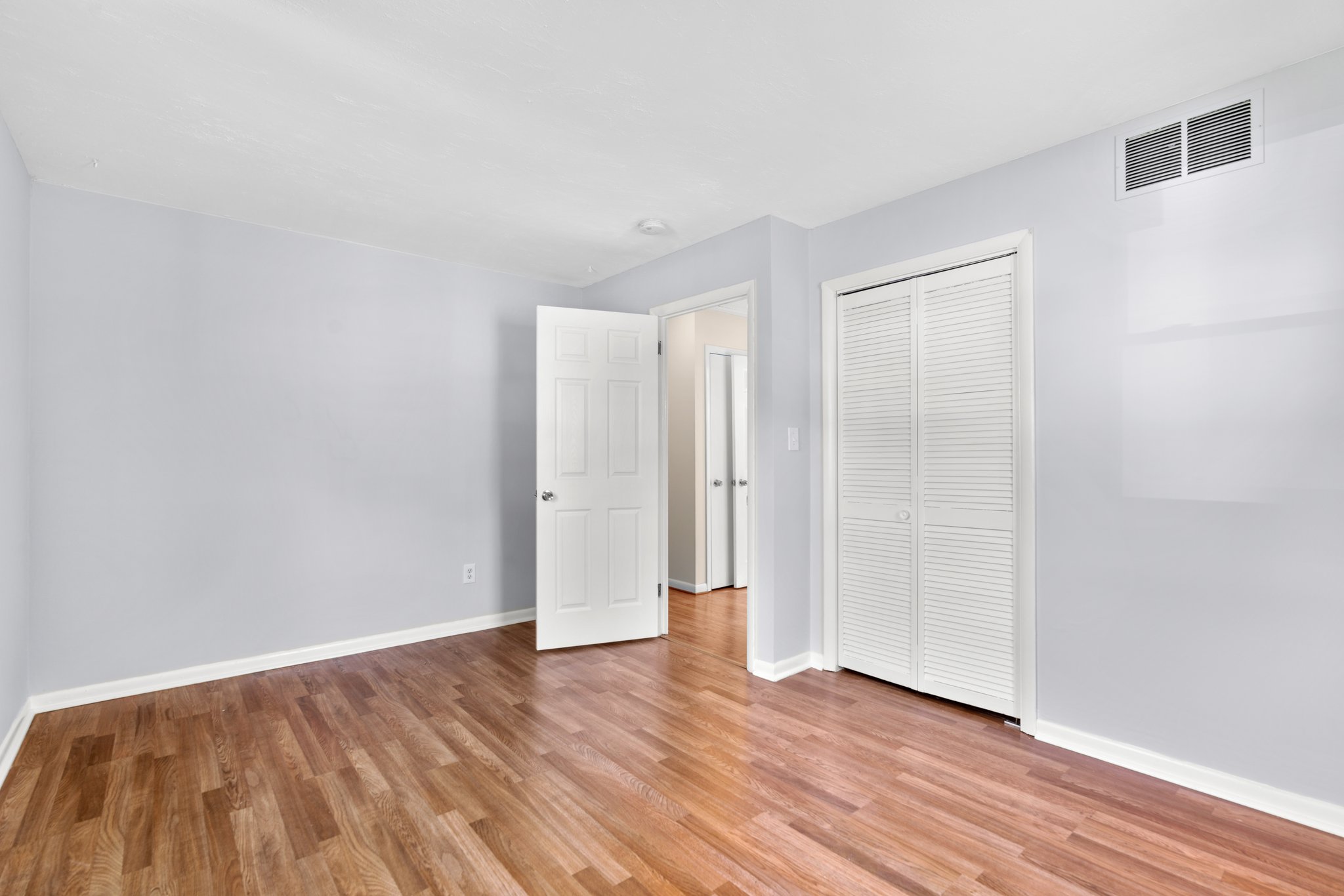 21. Main bedroom.jpg