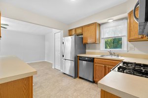 11. Kitchen.jpg