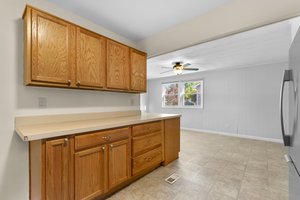 12. Kitchen.jpg