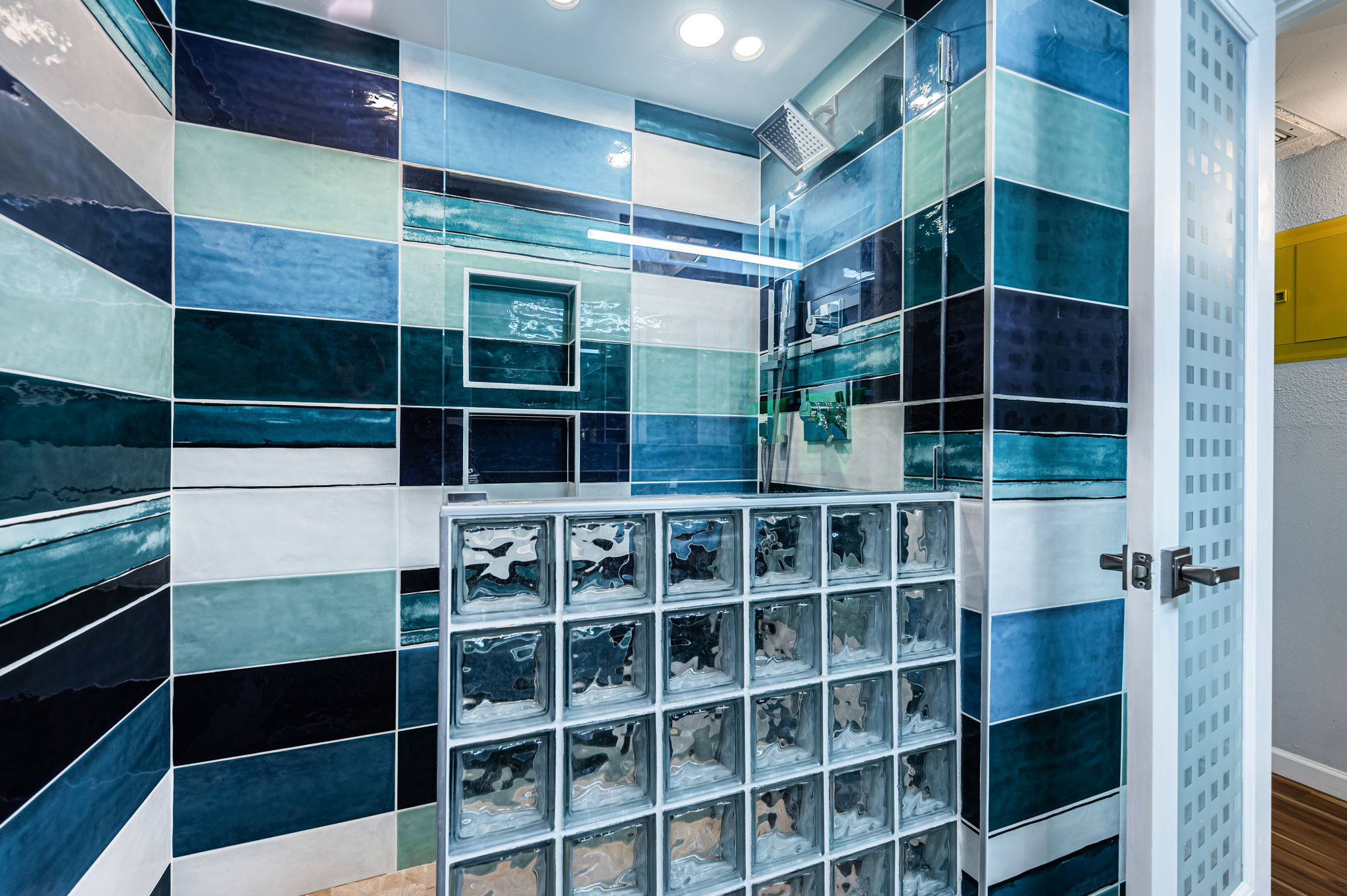 Bathroom 2b