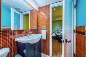 Primary Bathroom 1c