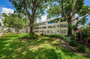 Common Area Yard4