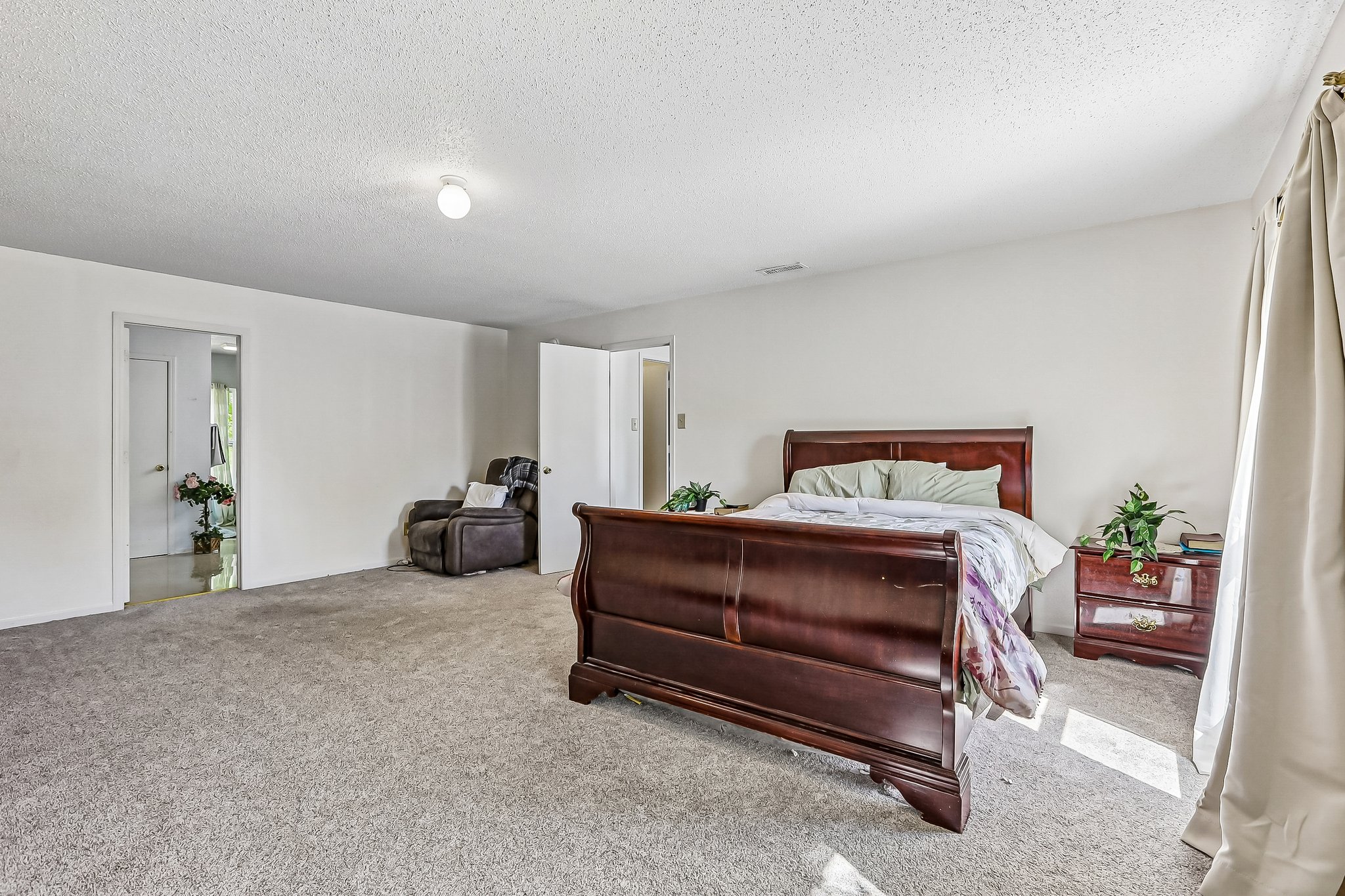 Skyward Ln-S0105-046.jpg