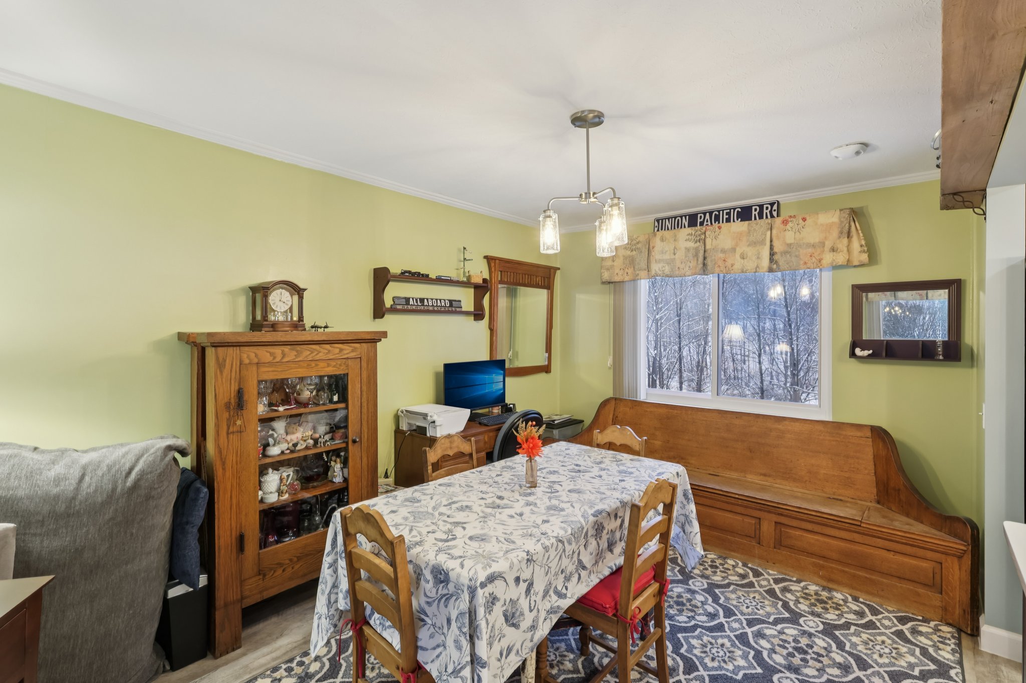 N Oval-S0312-012.jpg