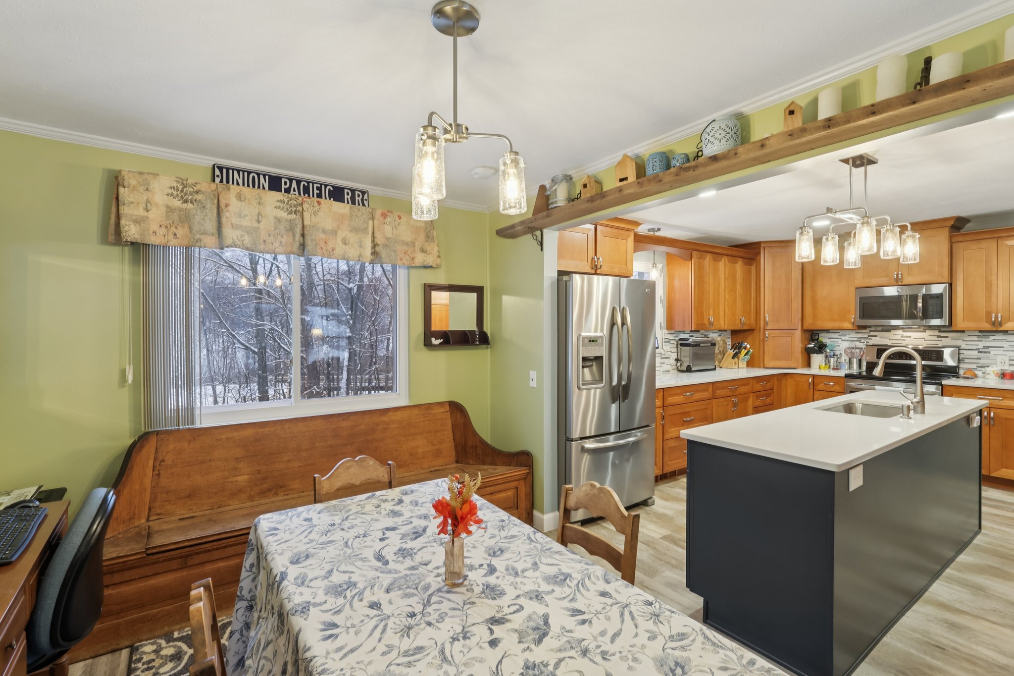 N Oval-S0312-013.jpg