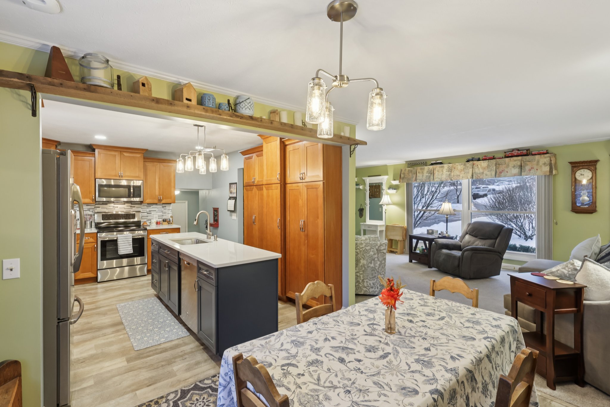 N Oval-S0312-014.jpg