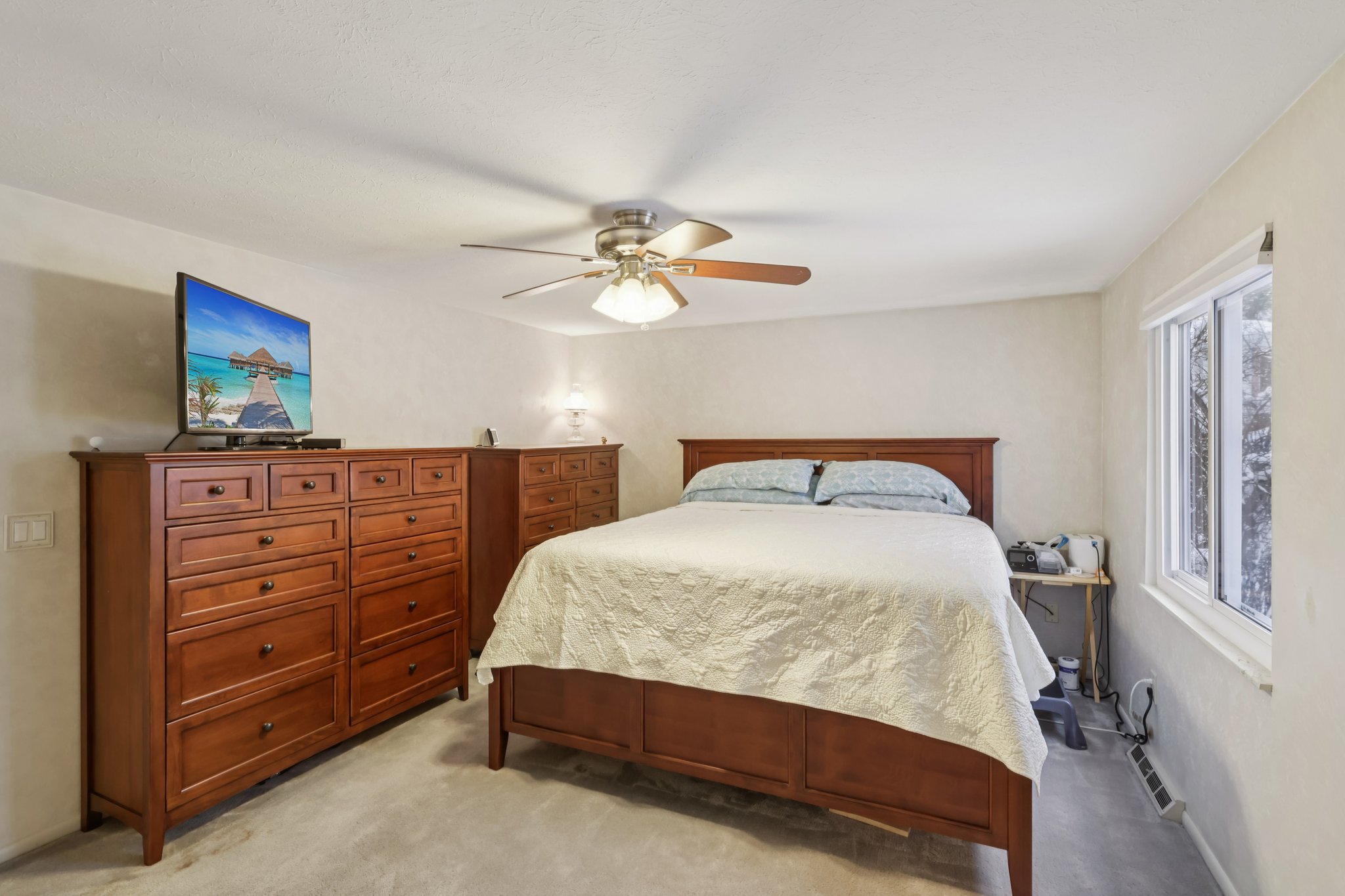 N Oval-S0312-029.jpg